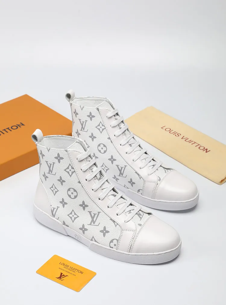 Factory price: 400💰LV official website popular series 🇮🇹🇮🇹1:1 production, selected high-end imported cowhide, sheepskin padding inside sheepskin, paired with Louis Vuitton Monogram Ecli men's shoes 💰se canvas and pure black rubber soles, the ultimate simple design, the perfect interpretation of the latest inspiration for shoes, the integration of classics and fashion, 🔍🔍high quality, worthy of your possession. The bottom car line will never be unglued. Sellers are welcome to sell as shown in the picture above. We can send one piece on behalf of you. The code number is 38-44 (45 codes can be customized)